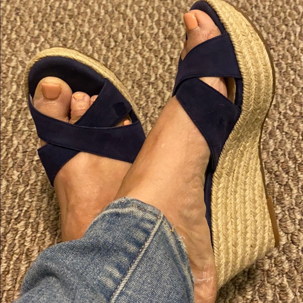 Vince Camuto wedge sandles. - Picture 3 of 7